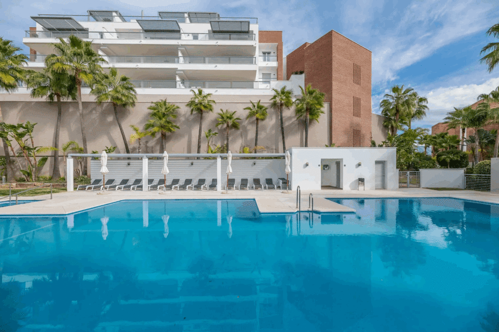 Luxury, spacious 3 bedroom Elevated Ground floor apartment in Avalon, Los Arqueros Golf In Los Arqueros