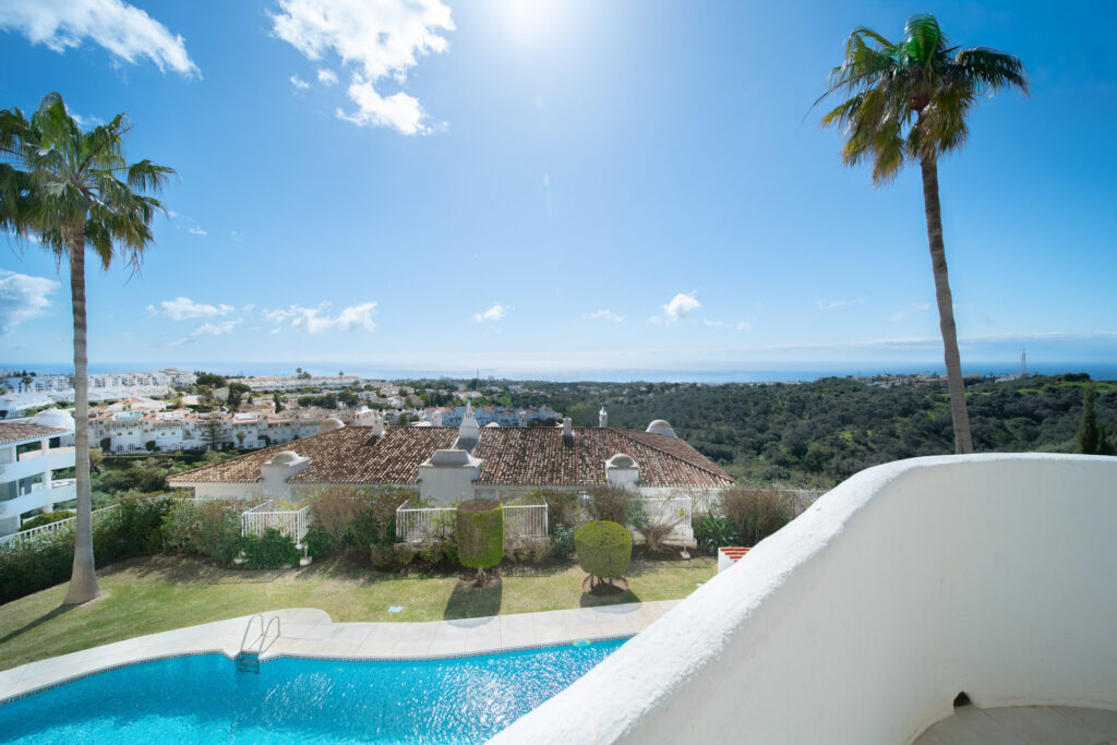 Two Bedroom Apartment with Panoramic Sea Views, Calahonda In Calahonda