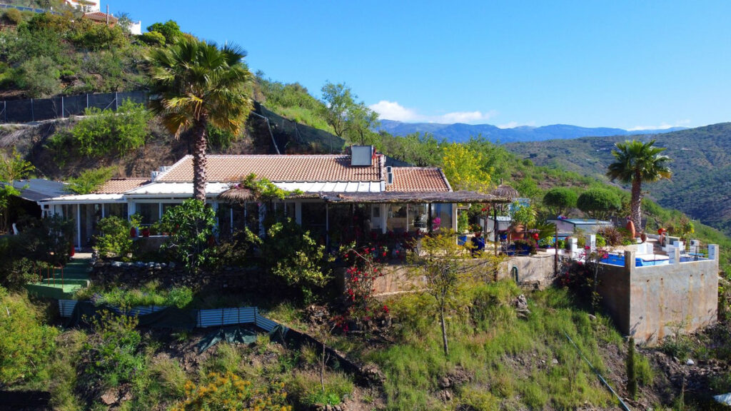 Detached Villa Arenas