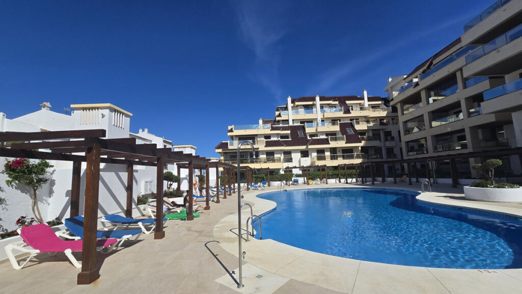 Middle Floor Apartment La Duquesa