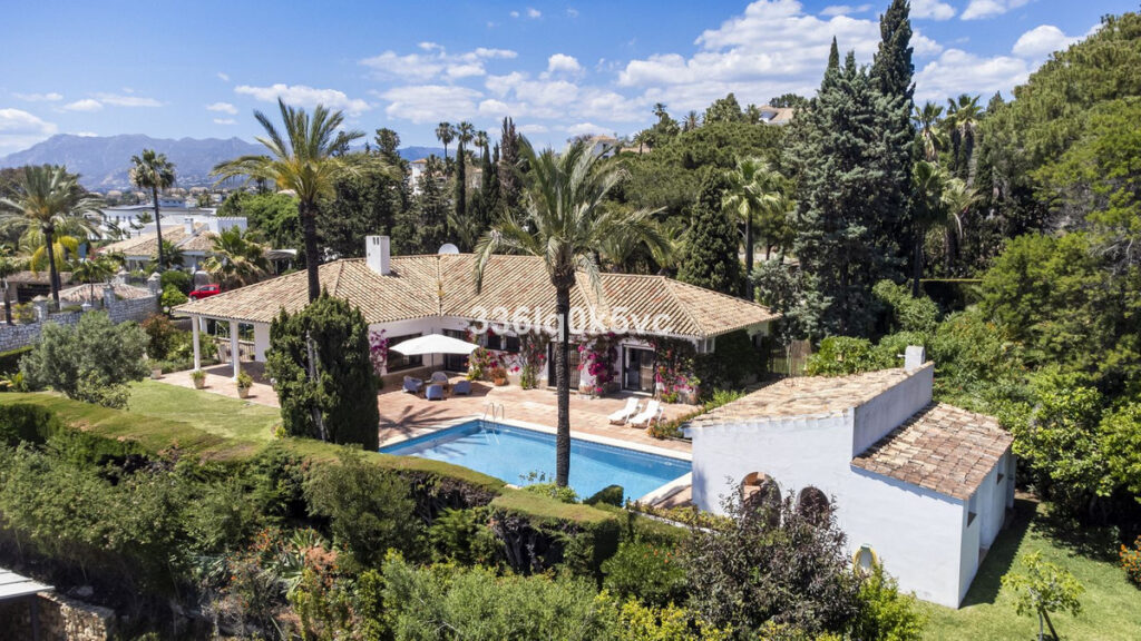 Detached Villa Las Chapas