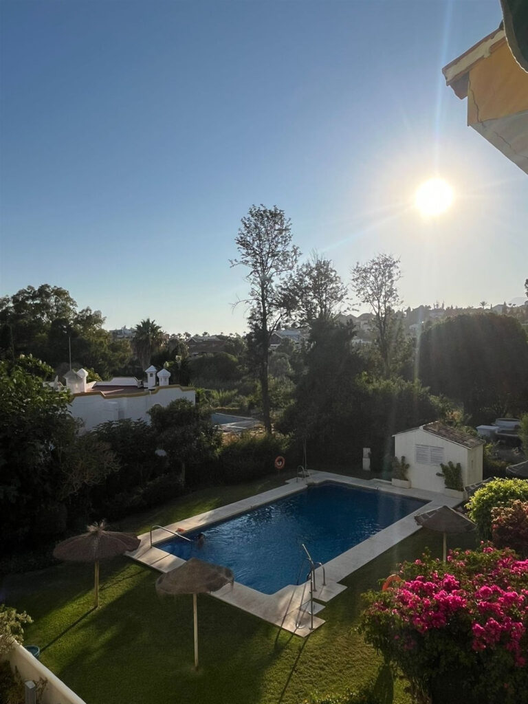 Middle Floor Apartment Artola