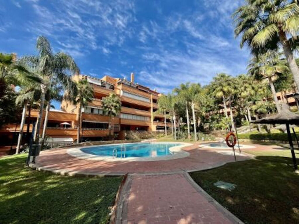 Middle Floor Apartment The Golden Mile