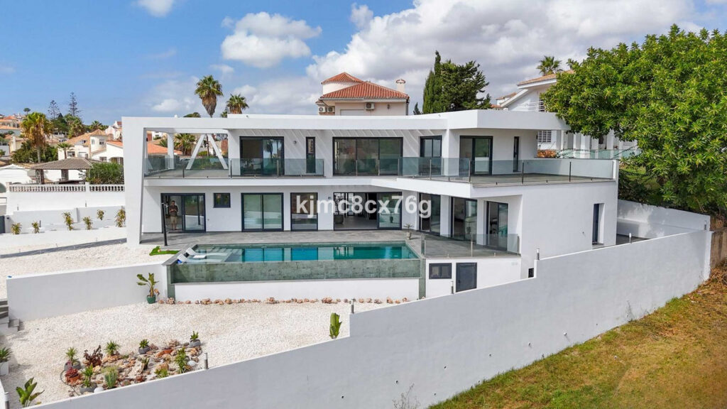 Detached Villa El Faro
