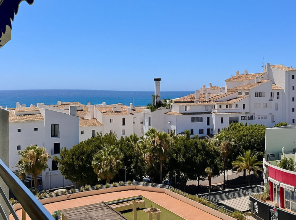 Middle Floor Apartment Puerto Banús