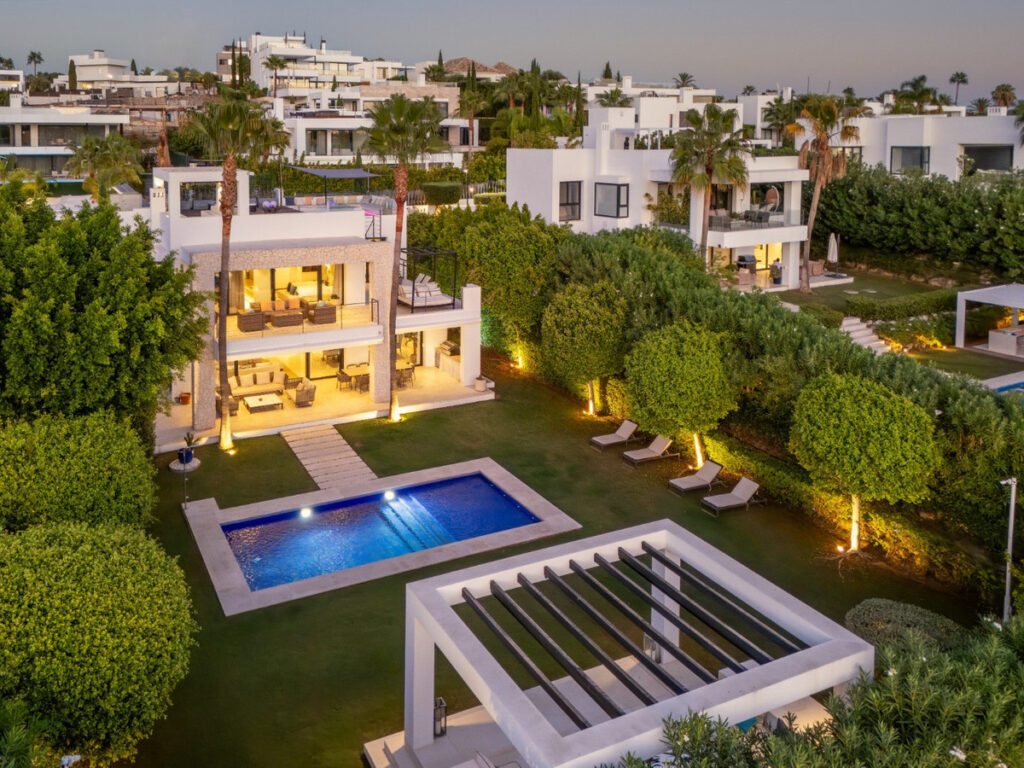 Detached Villa Nueva Andalucía