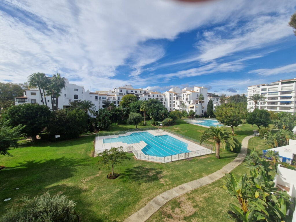 Middle Floor Apartment Puerto Banús