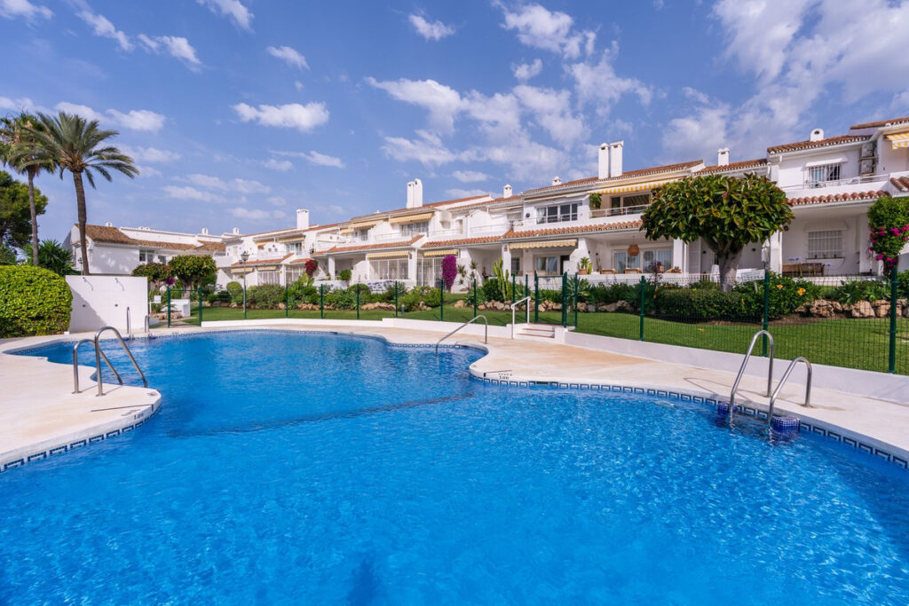 Top Floor Apartment El Paraiso