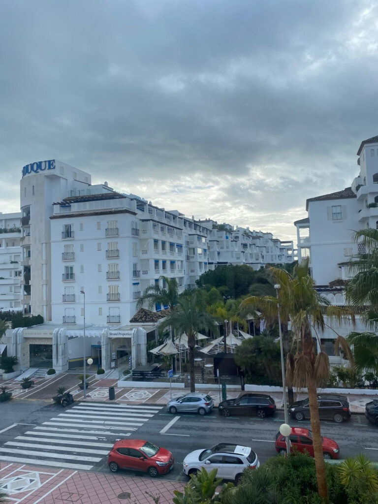 Middle Floor Apartment Puerto Banús