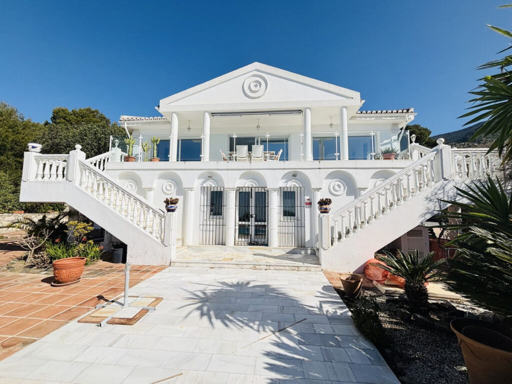 Detached Villa Valtocado