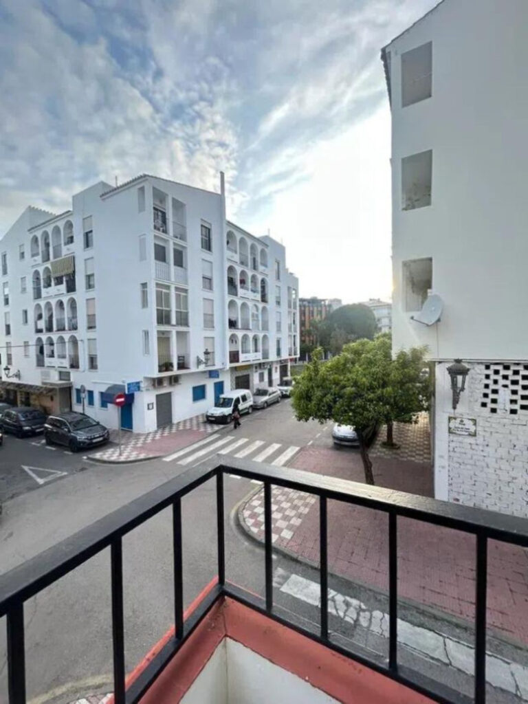 Middle Floor Apartment Estepona