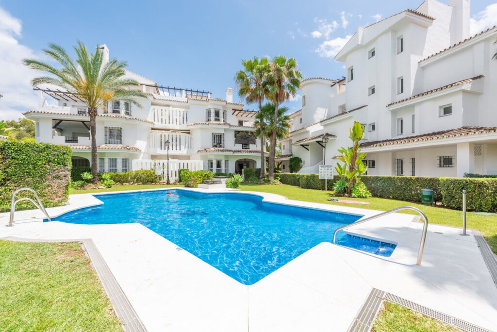 Middle Floor Apartment Nueva Andalucía