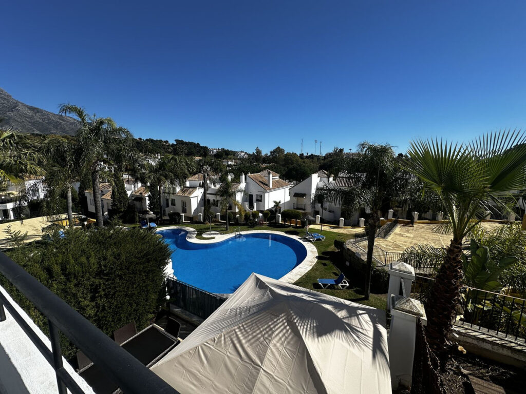 Middle Floor Apartment Nueva Andalucía
