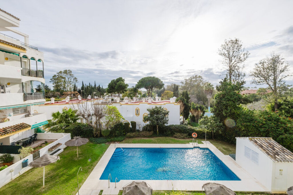 Middle Floor Apartment Artola