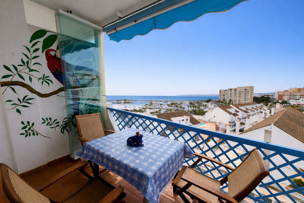 Middle Floor Apartment Estepona