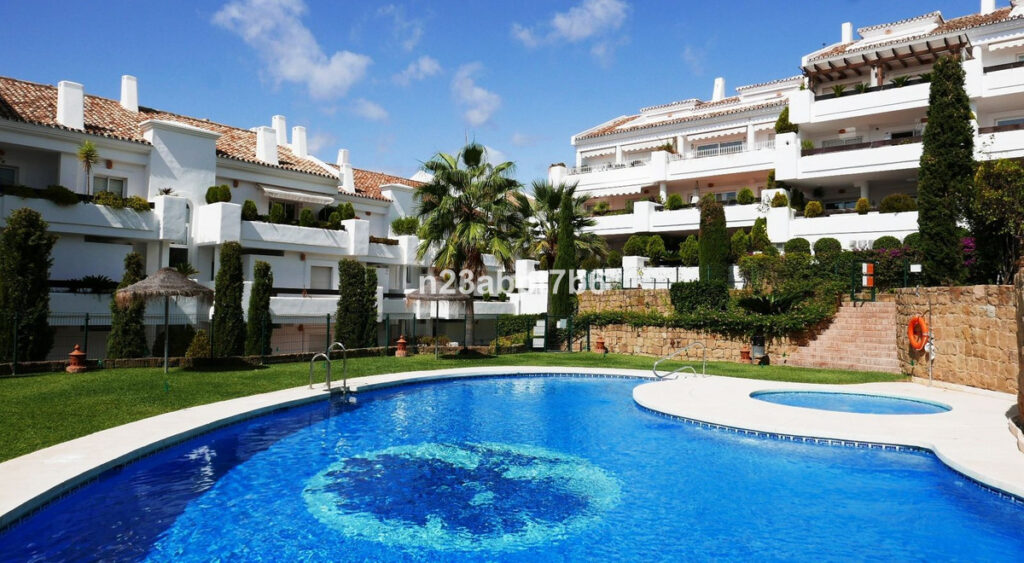 Middle Floor Apartment Nueva Andalucía