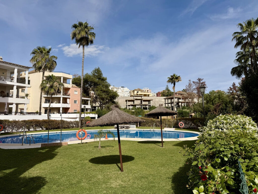 Top Floor Apartment Nueva Andalucía