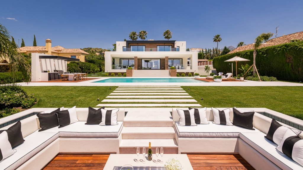 Detached Villa Nueva Andalucía