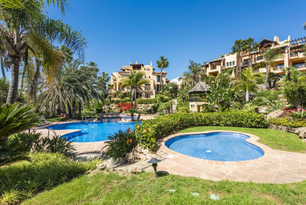 Middle Floor Apartment El Paraiso